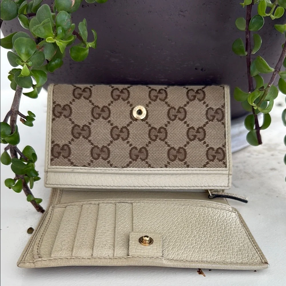 Vintage| Gucci | Beige and Brown Monogram Wallet - Picture 3 of 6